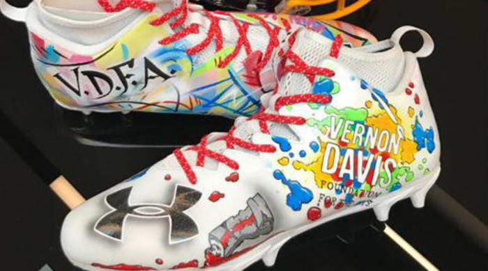 vernon-davis-week-13-cleats.jpg
